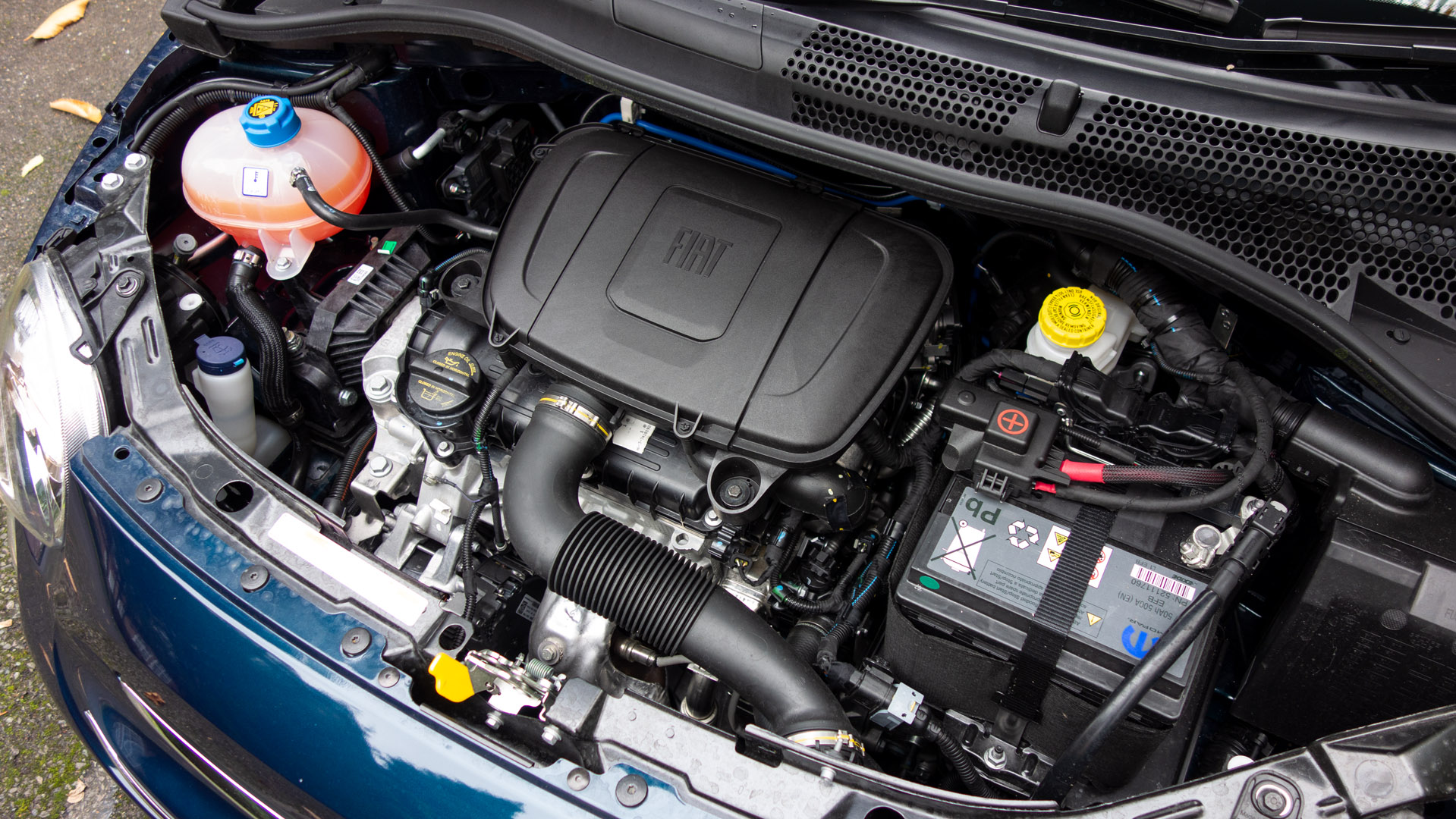 Fiat 500 1.0 mild-hybrid engine bay