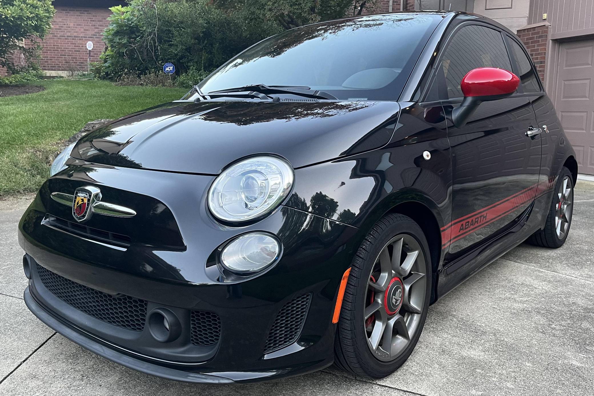 Black Fiat 500